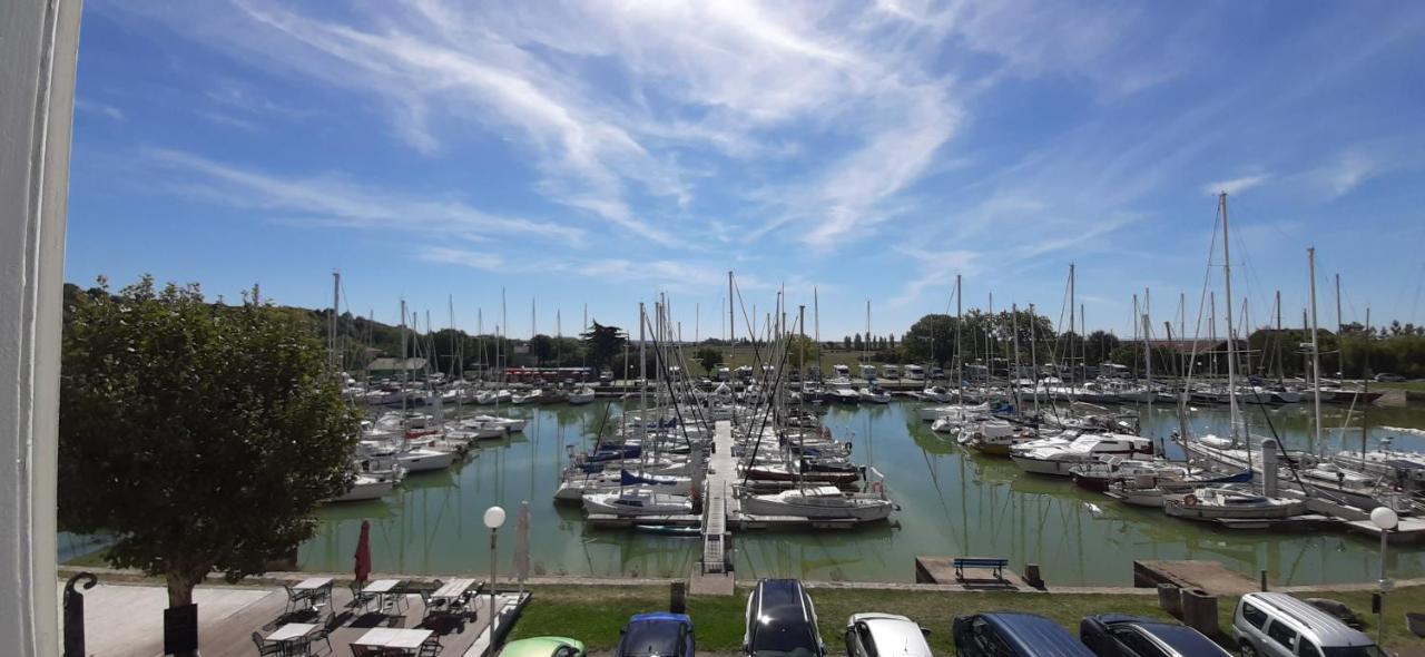 La Maison Du Port Mortagne-sur-Gironde Eksteriør billede